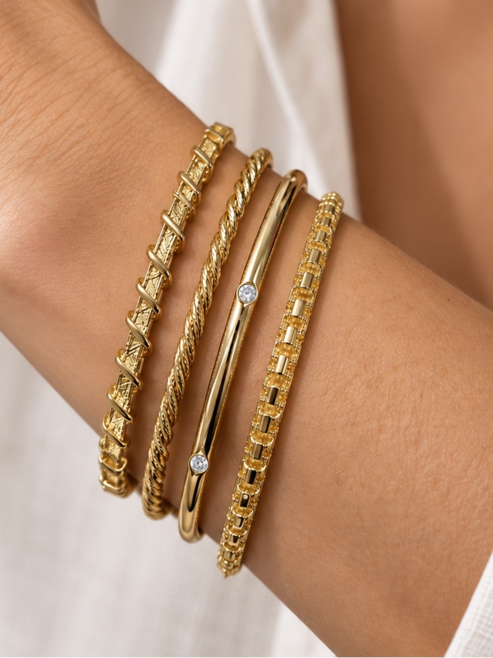 New in Box Camrose & Kross Jacqueline Kennedy JBK Bangle Bracelet Set Gold Tone